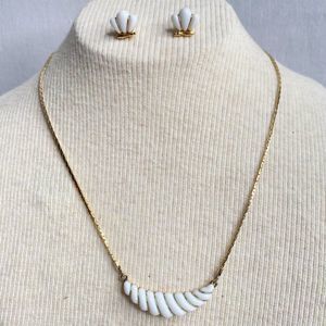 Avon Demi Parure White Scalloped Enamel Design On Gold Tone Metal